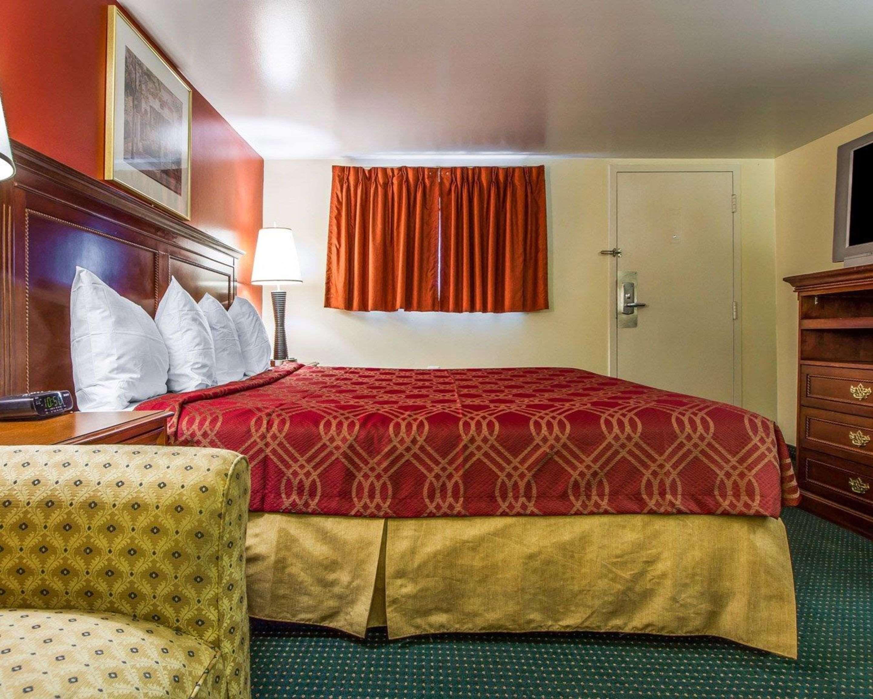 Rodeway Inn & Suites Brunswick Near Hwy 1 Extérieur photo