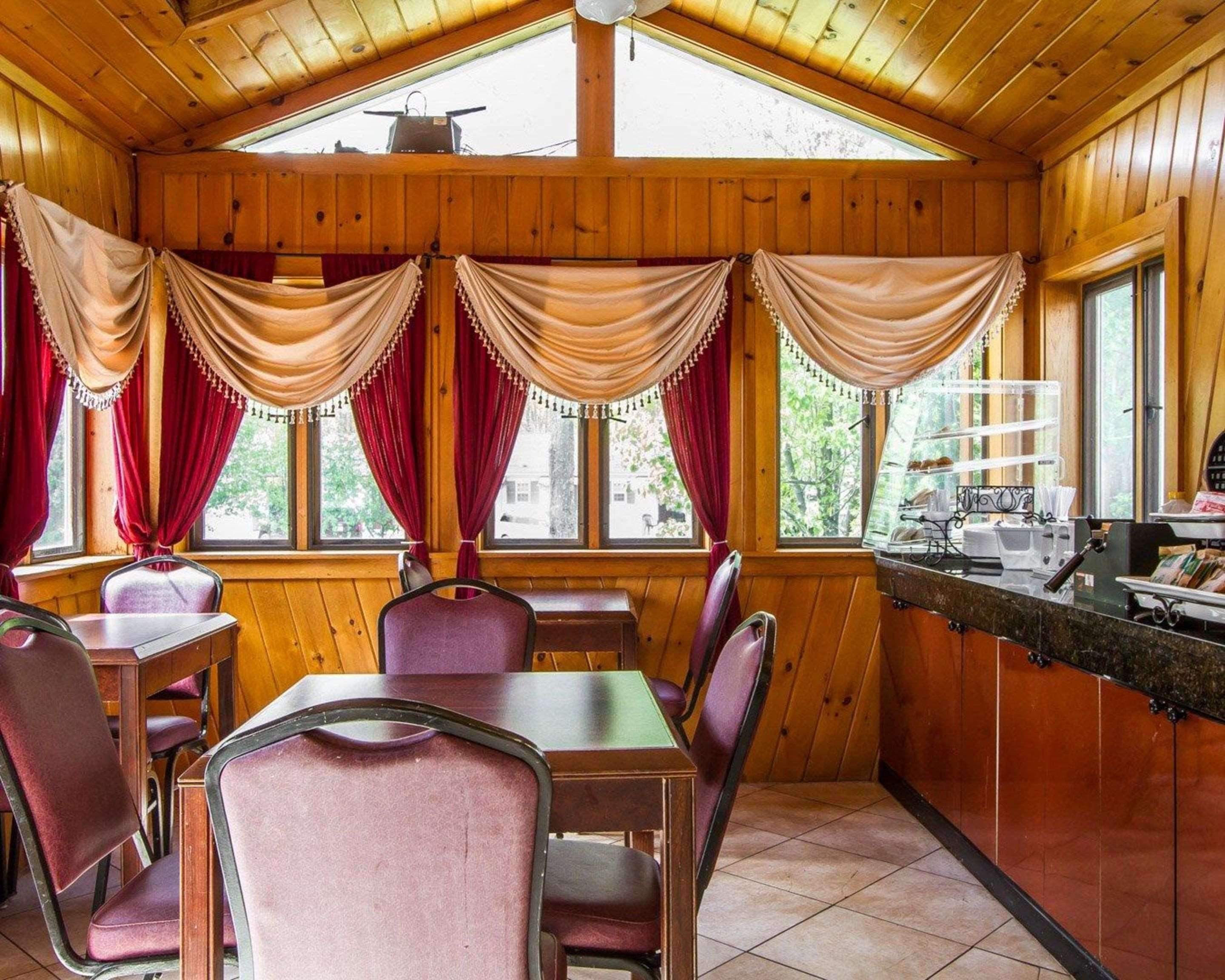 Rodeway Inn & Suites Brunswick Near Hwy 1 Extérieur photo