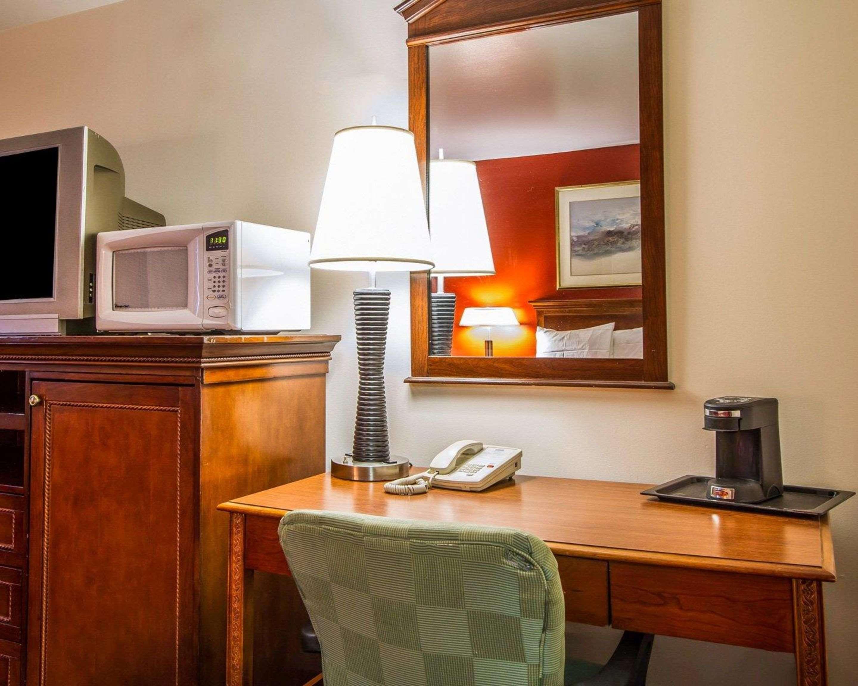 Rodeway Inn & Suites Brunswick Near Hwy 1 Extérieur photo