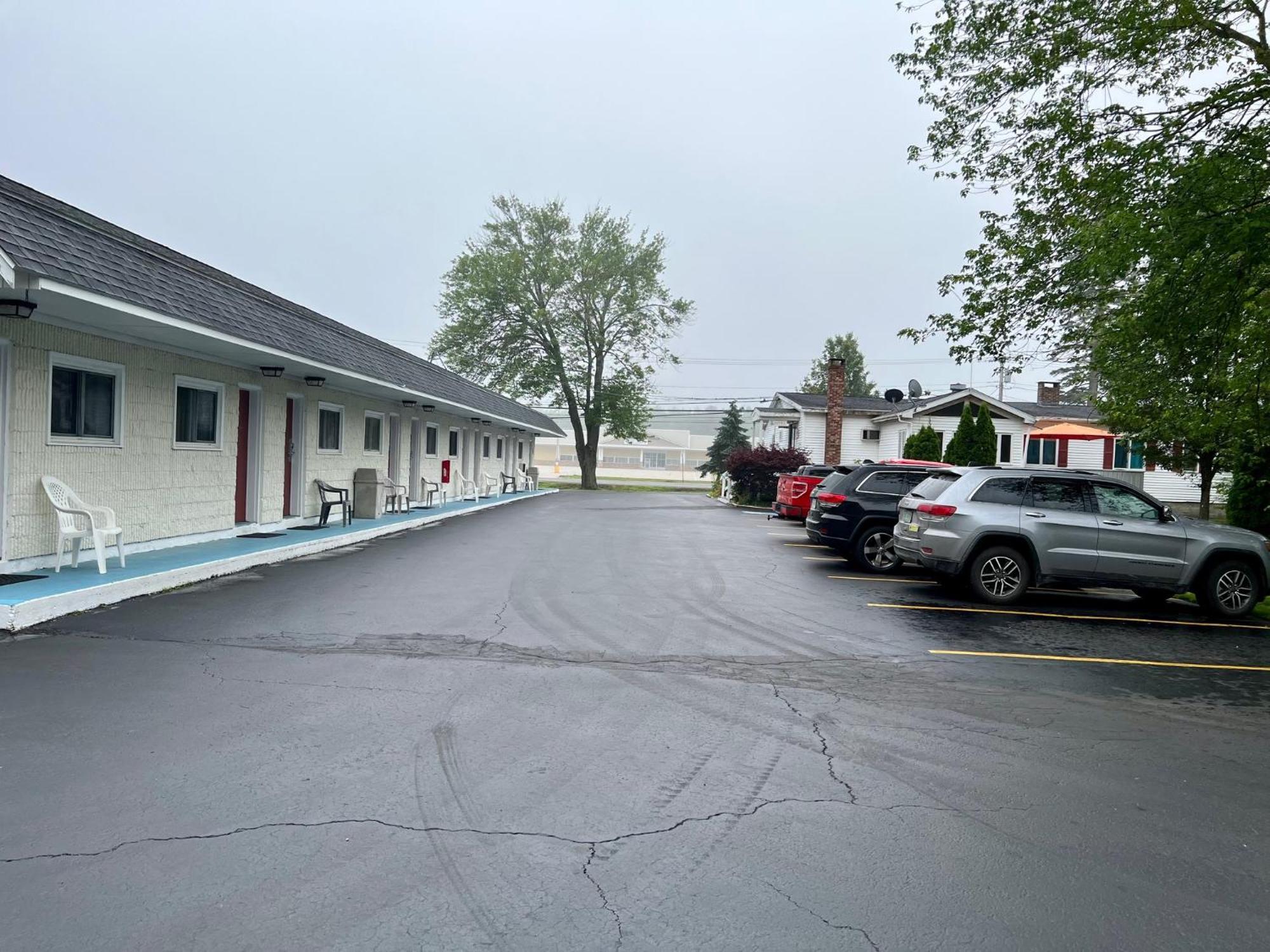 Rodeway Inn & Suites Brunswick Near Hwy 1 Extérieur photo