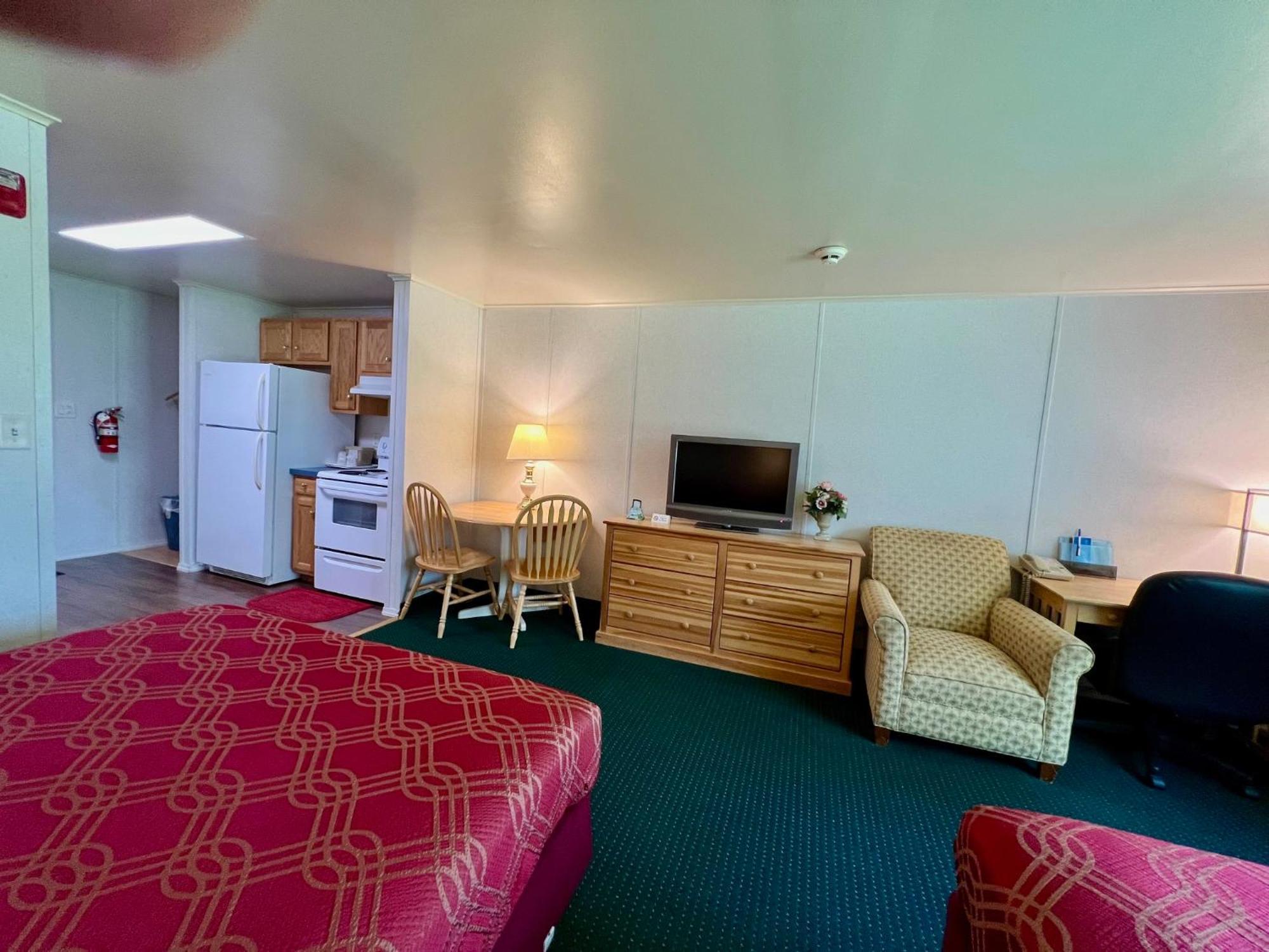 Rodeway Inn & Suites Brunswick Near Hwy 1 Extérieur photo