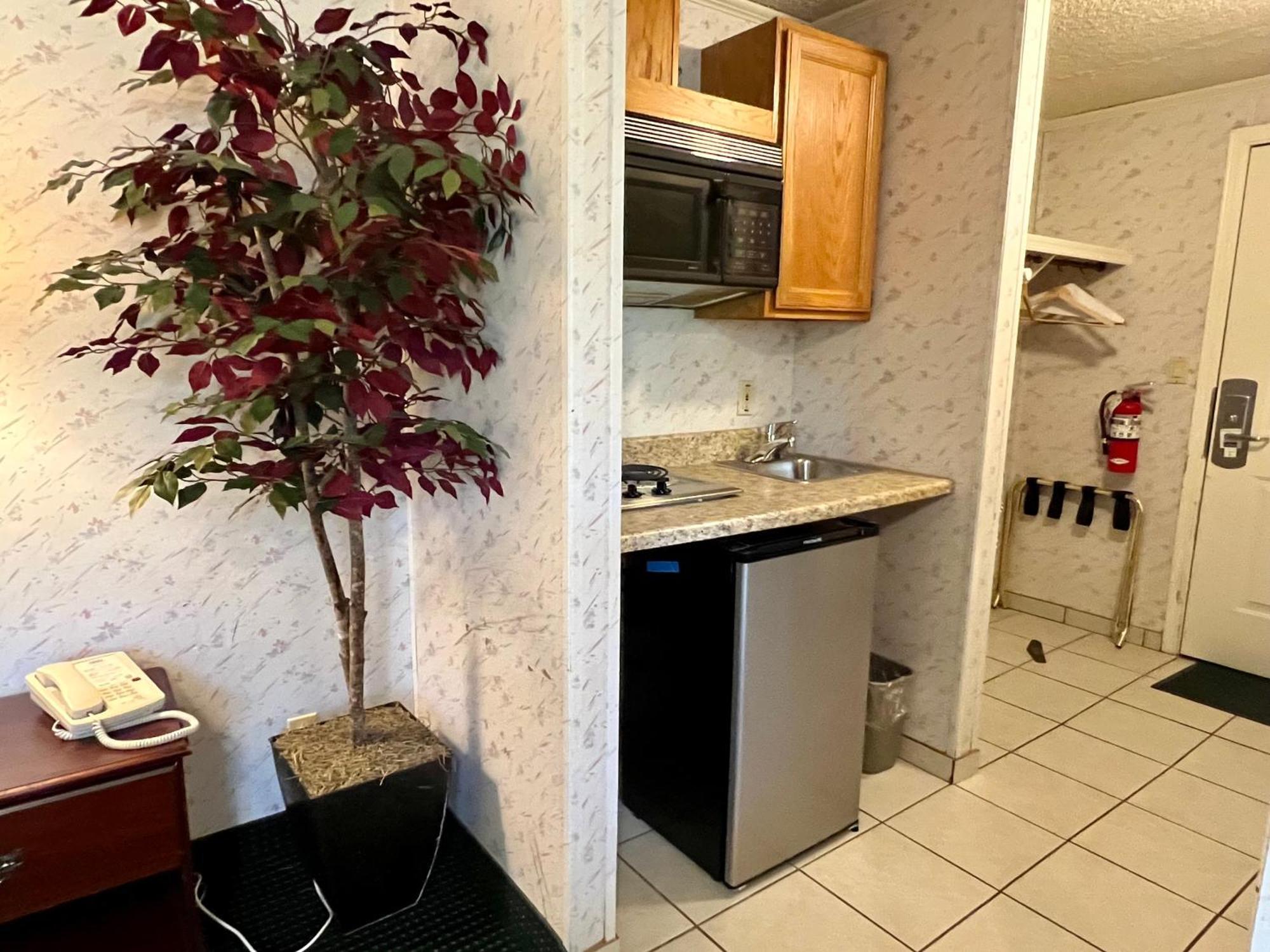 Rodeway Inn & Suites Brunswick Near Hwy 1 Extérieur photo