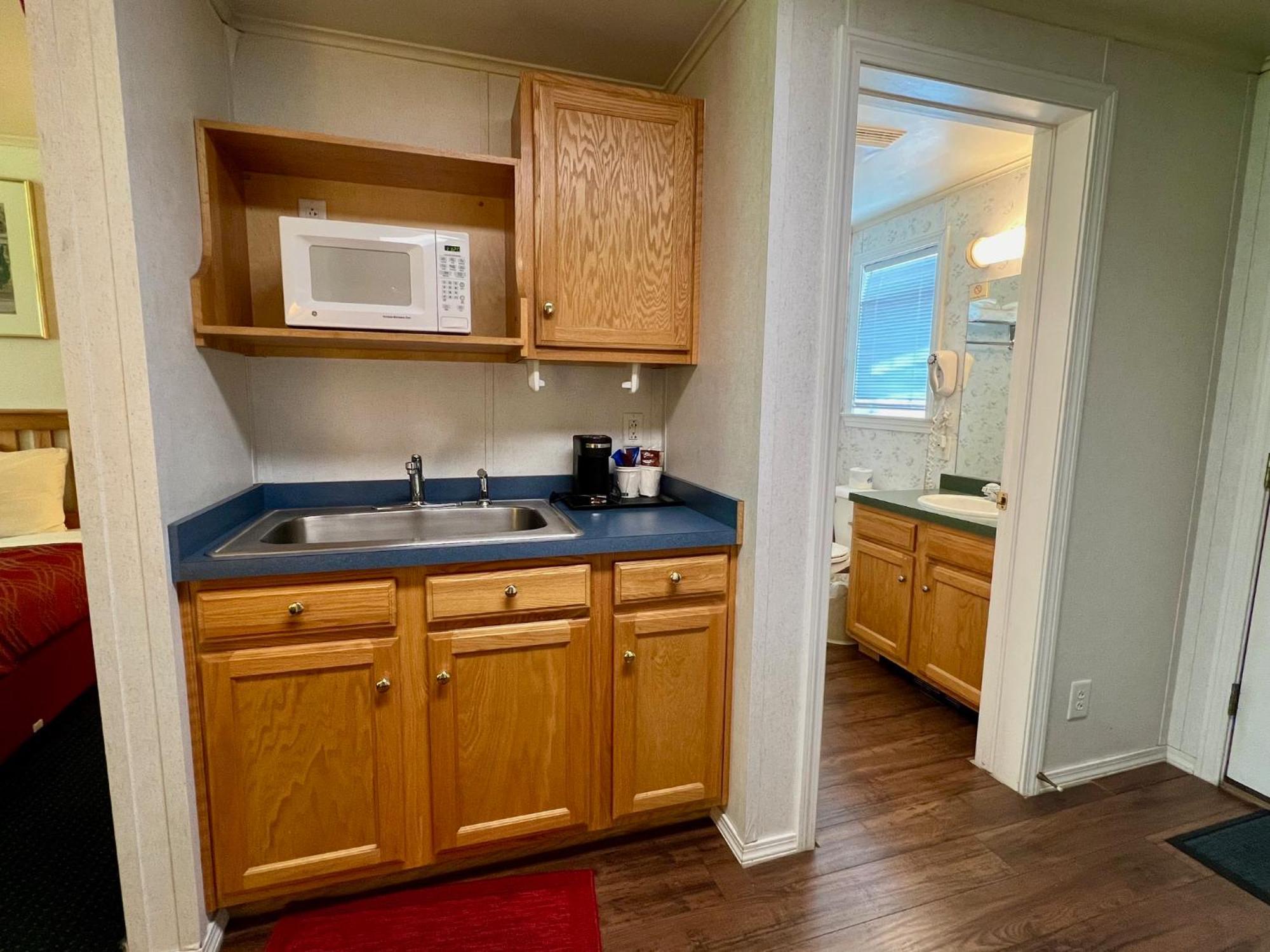 Rodeway Inn & Suites Brunswick Near Hwy 1 Extérieur photo