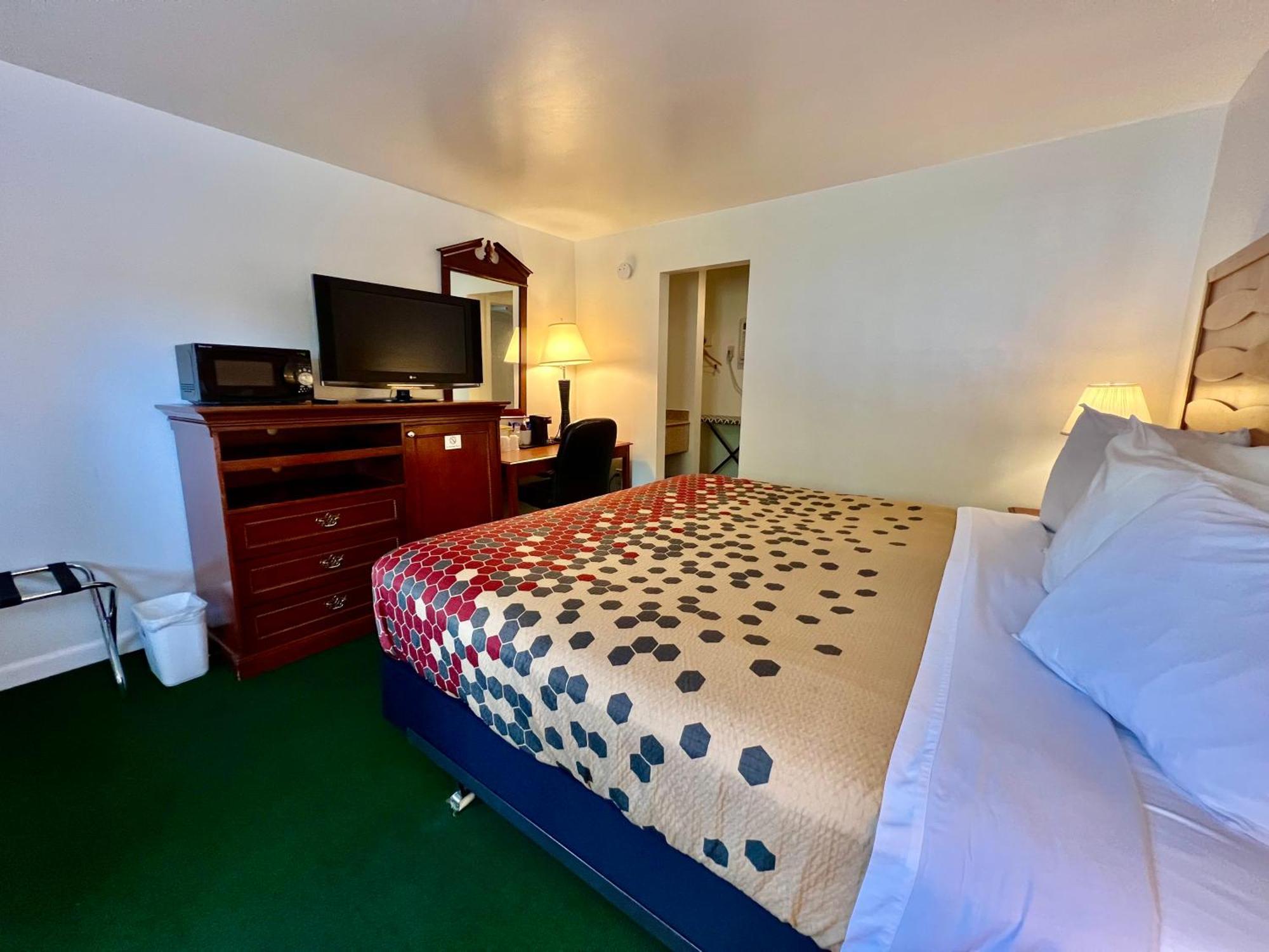 Rodeway Inn & Suites Brunswick Near Hwy 1 Extérieur photo