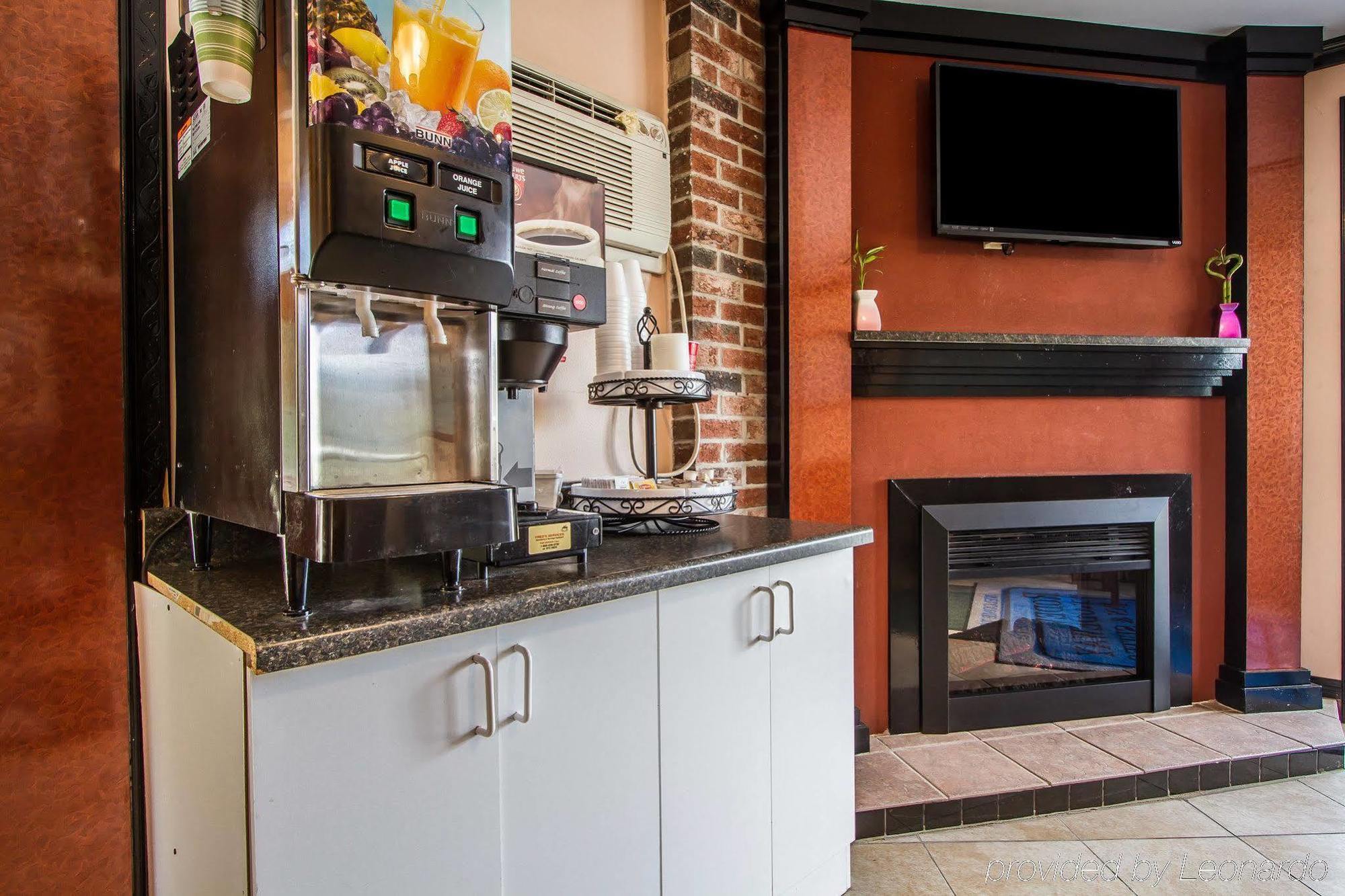 Rodeway Inn & Suites Brunswick Near Hwy 1 Extérieur photo