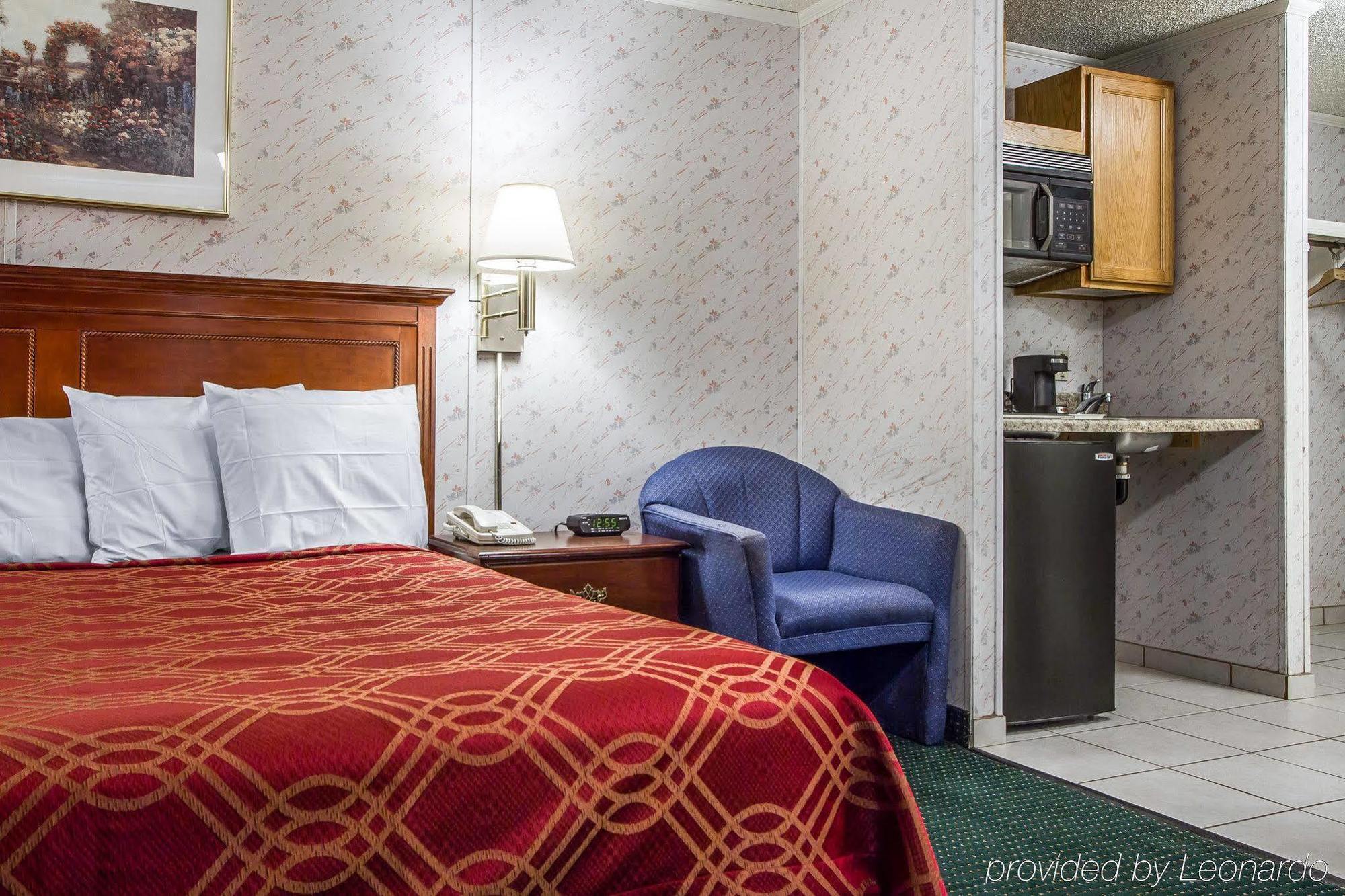 Rodeway Inn & Suites Brunswick Near Hwy 1 Extérieur photo